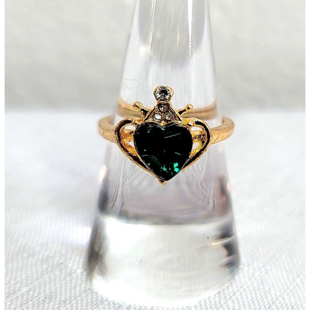 Vintage Gold Green Heart Jewel & Cubic Zirconia Crown Size 8 Shape of Crown
